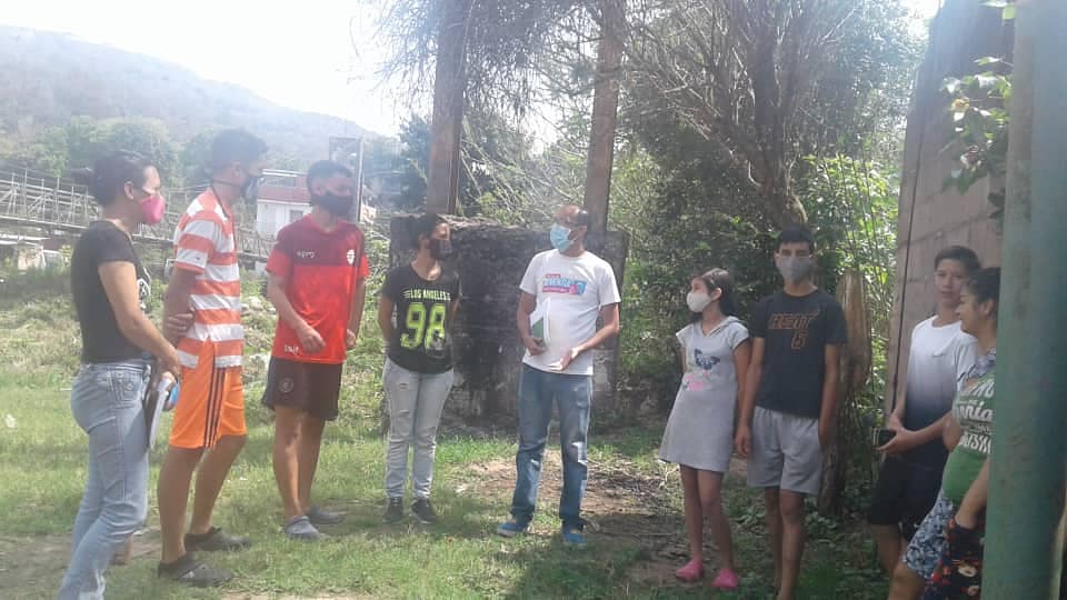 Misionrstachira's tweet photo. #Táchira 👥🏘️| Captación y conformación de Brigadas Robert Serra en la Comunidad de Vega la Tinta de la Parroquia San Sebastián Mcpio San Cristóbal,también se realiza sondeo sobre nivel educativo para redirigirlos a las misiones Robinson,Ribas y Sucre
#FrenaElContagio
#SoyRobert https://t.co/xIV1jxwnni