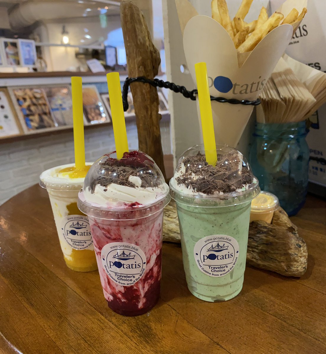 shibuken_aopapa's tweet image. グルっと回ってリトライ❗️
駐車場停めれた✨

娘と嫁ちゃん連れてきてあげれた😊
2人とも旨いと絶賛しておる✨😎✨
#potatis
#シェイク
#ポテト
#七里ヶ浜
#チャウダー