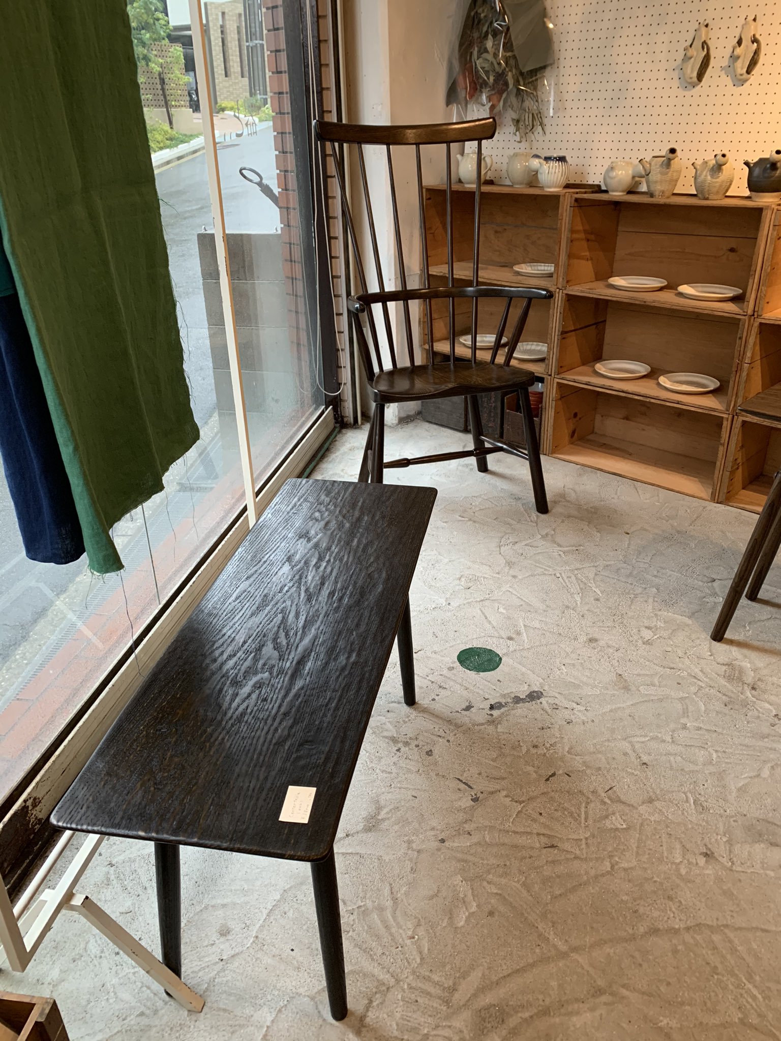 ミズタマ舎 ミズタマ舎オープン致しました 小島優 椅子展 本日最終日となっております 優 さんは14 00頃から在廊予定ですよ 雨降りですが最終日優さんの椅子是非見にいらして下さい 17 00まで皆様のお越しをお待ちしております 器 雑貨屋 ミズタマ
