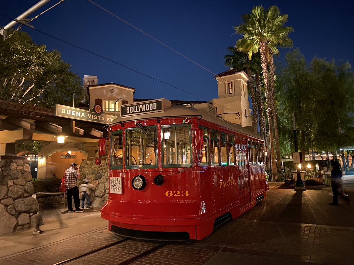 dlnt's tweet photo. Buena Vista Street, we’ll never get sick of you ✨ #ATouchofDisney https://t.co/5PuD4DuGWS