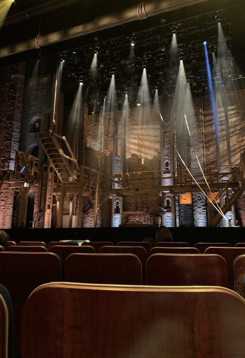 whileypdhpe's tweet photo. How fantastic to be back at the theatre! Hamilton Sydney you are everything and more! https://t.co/4q3OeIlno7