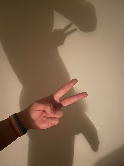 Playing with shadows 👻🍠✌🏼 https://t.co/gb0GNHCnin