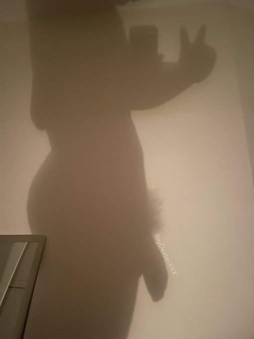 Playing with shadows 👻🍠✌🏼 https://t.co/gb0GNHCnin