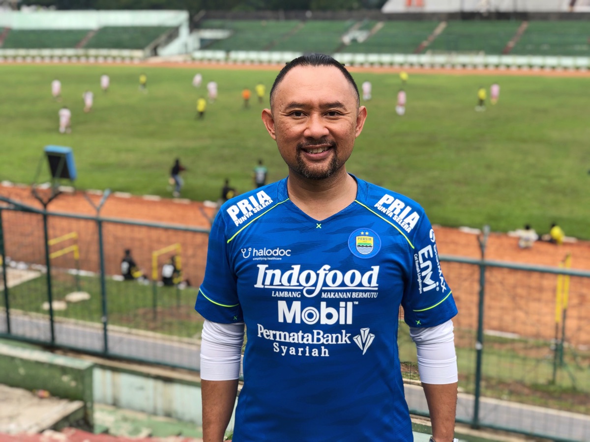 Sering ke Bandung, apalagi sejak punya Lawlaka tapi biasanya hanya lewat aja.
Kemarin tiba2 aja pengen mampir ke Stadion Siliwangi.
Disinilah banyak kenangan indah saya nonton <a href="/persib/">PERSIB</a> sejak jaman perserikatan tahun 1980an.