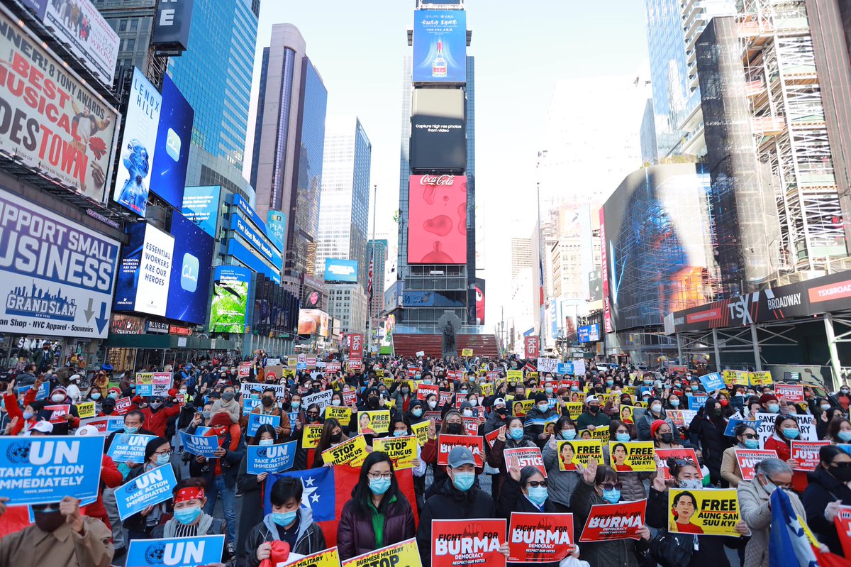 IrrawaddyNews's tweet photo. UPDATE: Oversea #Myanmar community joined a protest in support of elected lawmakers’ Committee Representing Pyidaungsu Hluttaw (Union Parliament), #CRPH, and rejecting the military coup in New York, the United States of America on Mar.20. (Photo: KyawSoe Latt) https://t.co/6ib2Iulhtr