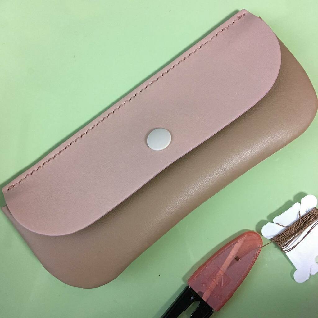 SnSnSnTime's tweet photo. 完成しました✨
大切に使おっ

#レザークラフト 
#ハンドメイド 
#mmmproject https://t.co/5ST9Nf0LLD https://t.co/to5hzVEOmN