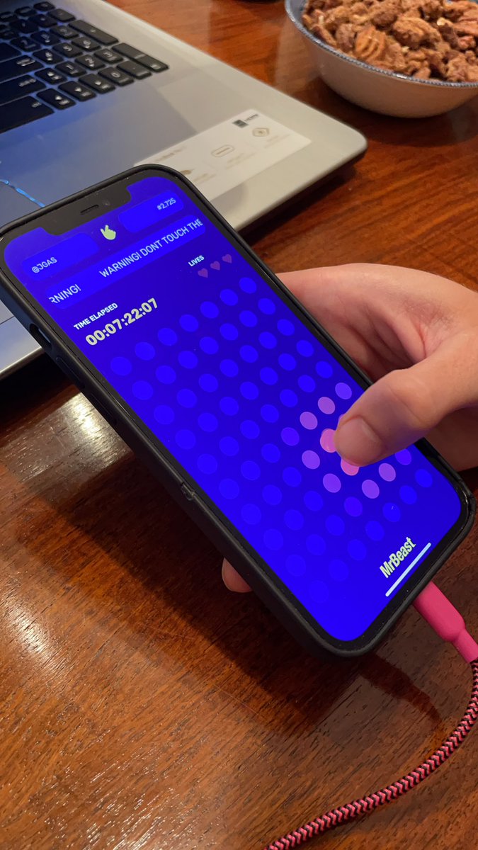 iNastify's tweet photo. 2725 PEOPLE LEFT. @MrBeast @KarlJacobs_ @ChandlerHallow #fingerontheapp2 https://t.co/zwA7ewyhtv username on app @JGAS https://t.co/4FZrAF7PmK