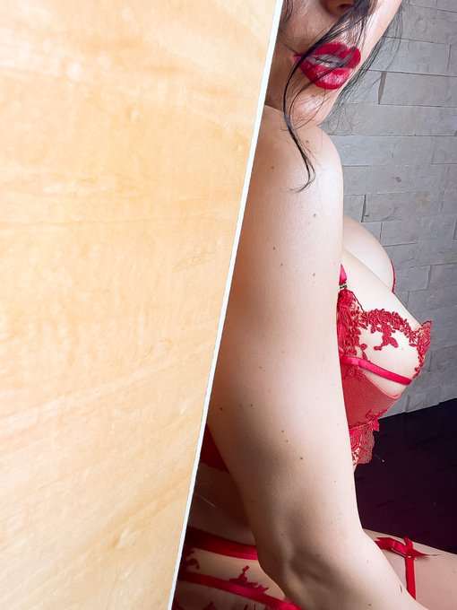 So close, yet so far. 👄 https://t.co/4g7VLJB64x