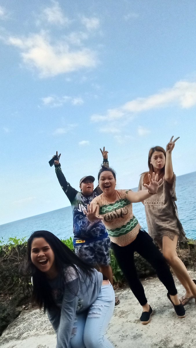 NinalRhea's tweet photo. Ang sarap ng feelings ng makawala ka sa stressed at problema, kahit panandalian lang. Happy to be with my friends , nong nagtuturo pa si oka.. Hehehe! 

POP SUPERSTAR ANGELINE https://t.co/vN9qDCPPwW