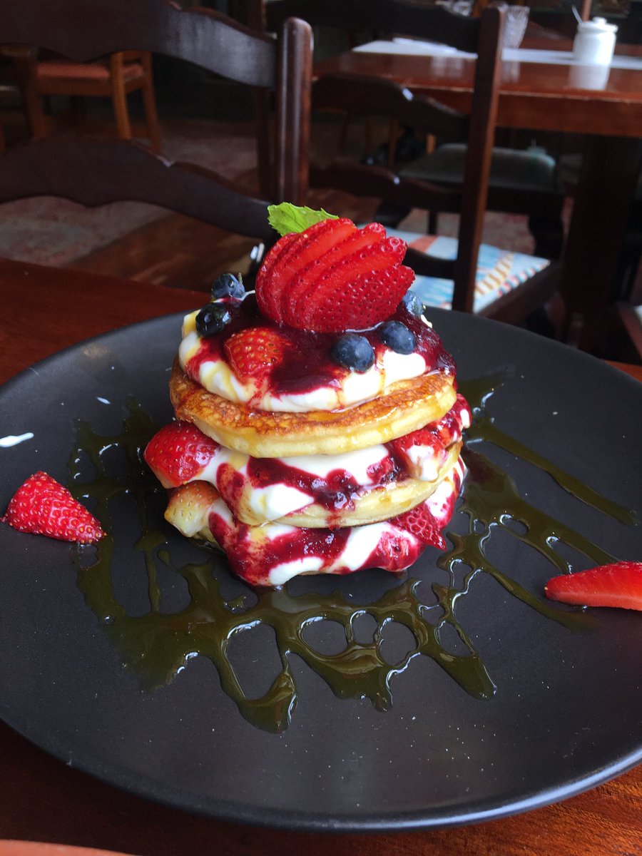 Lazy Sunday morning breakfast anyone? 
Add some of your favourite spots to this thread. 🍳☕🍌🥑🥐🥯
Pic 1. #PineappleHouse Boutique Hotel
Pic 2. #labelle Camps Bay &amp; Constantia
Pic 3. Vada <a href="/SpierWineFarm/">Spier Wine Farm</a>
Pic 4. Vixi Social House Bree Str CBD

#lovecapetown #capetown #21March