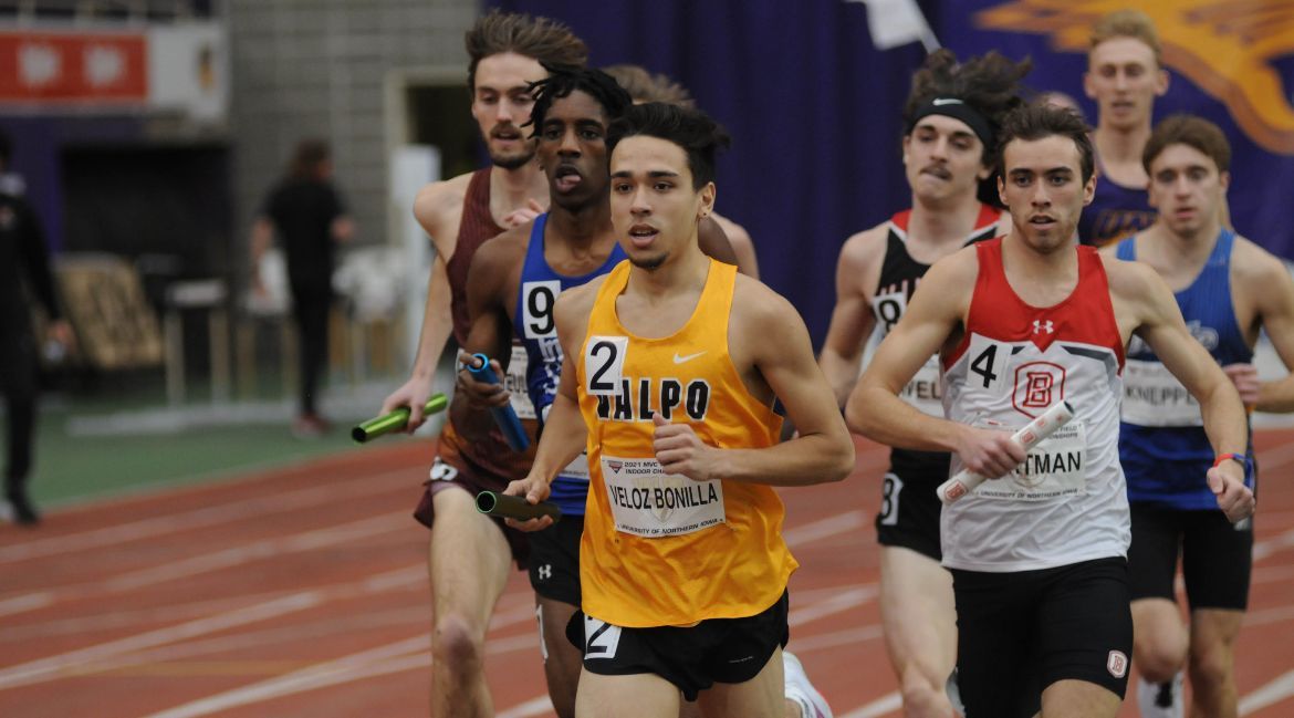 🏃 Dominic Paoletti wins 5,000-meter run w/ best <a href="/ValpoTrack/">Valpo Track & Field</a> time in that event since '03 
🏃 Ignacio Veloz Bonilla w/ a pair of top-3 finishes &amp; outdoor PRs
🥏 Lauren Mikolajczak jumps to third in program history in hammer throw

📝 ➡️ bit.ly/30ZxWmt

#GoValpo | #MVCTF