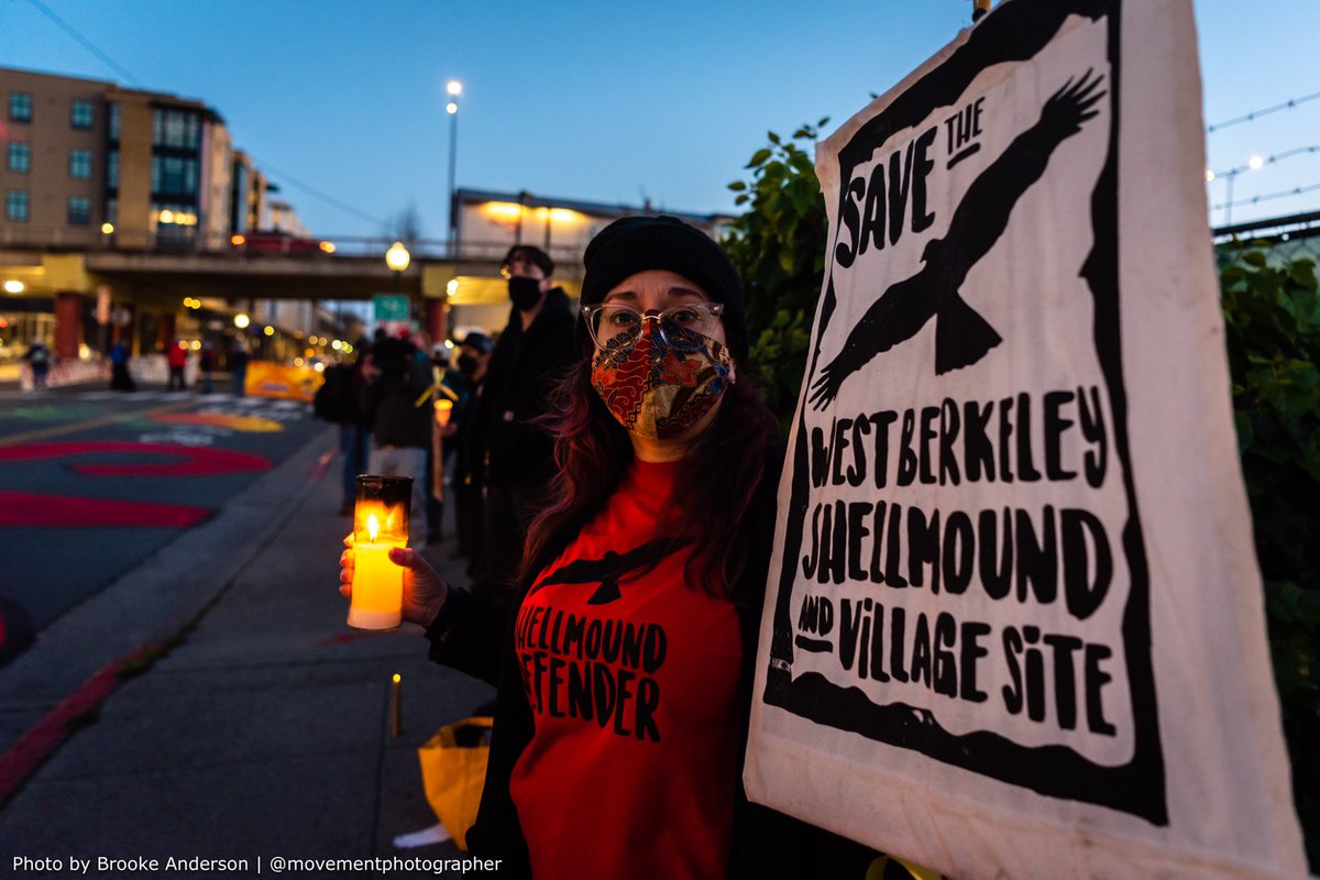 movementphotog's tweet image. Hundreds of people joined the Lisjan Ohlone people tonight in a mural painting and candlelight vigil to protect the West Berkeley Shellmound Sacred Site, one of the earliest known Ohlone settlements in the Bay. #SaveTheShellmounds #SacredNotForSale @WBShellmound @davidsolnit