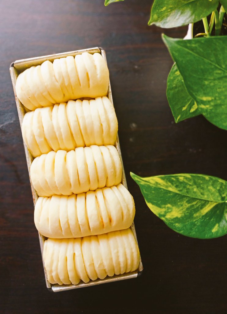 Angga_Djaja's tweet image. Akhirnya bs eksekusi WOOL ROLL BREAD.  Ada yg bs nebak isinya apa? 😊
#woolrollbread