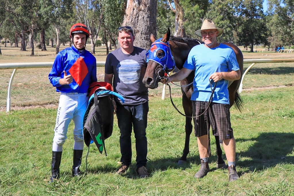 CONGRATULATIONS to the ALEXANDRA Season Winners
🔸2020 - 2021
SHAUN COOPER Geoff Purvis Leading Jockey
TROY KILGOWER Donate Life LeadingTrainer 
🔸2019 - 2020
Announced this season due to covid-19
GRANT SECCOMBE Geoff Purvis Leading Jockey
TROY KILGOWER Donate Life LeadingTrainer