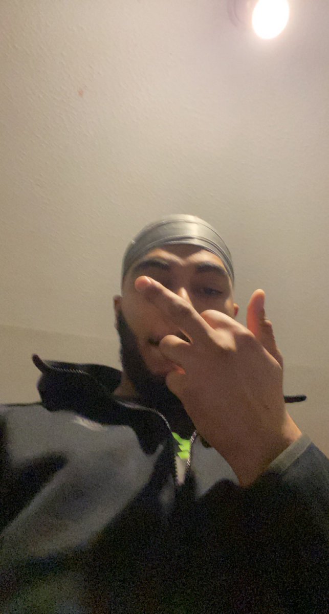 siriusthestr's tweet image. Random 🚮