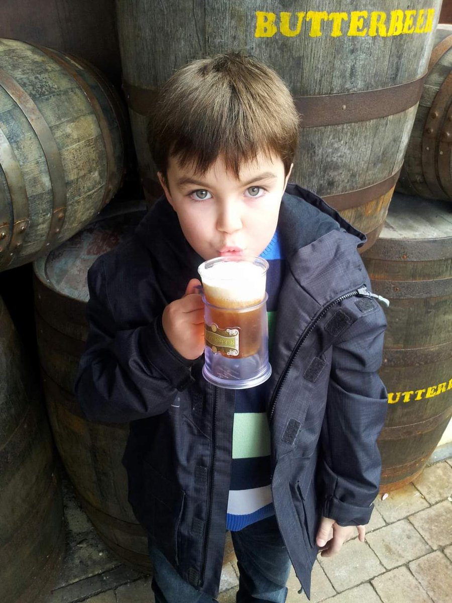 xMrsKellyLx's tweet image. When your FB memories pop up. 
All of the cuteness 🥰 #myboy #firstbeer #numberoneson #luckymumma