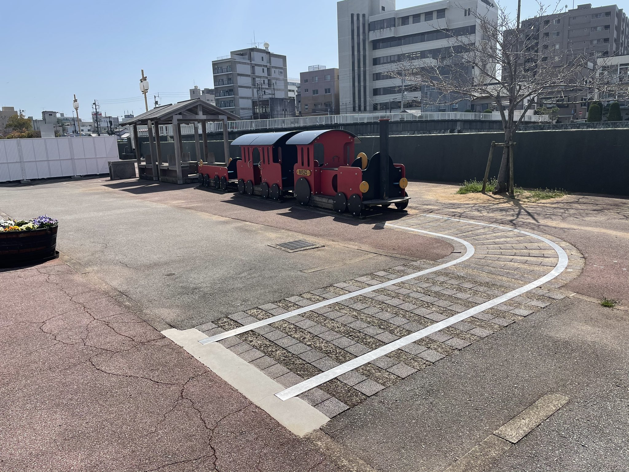 旅人しげちゃん 徳島こども交通公園に汽車があった ついつい鬼滅の刃の 無限列車 を思い出してしまう 京都鉄道博物館の無限列車動画 T Co 15l7dwwwfq 徳島 交通公園 汽車 Sl T Co Uyn3a75riz Twitter