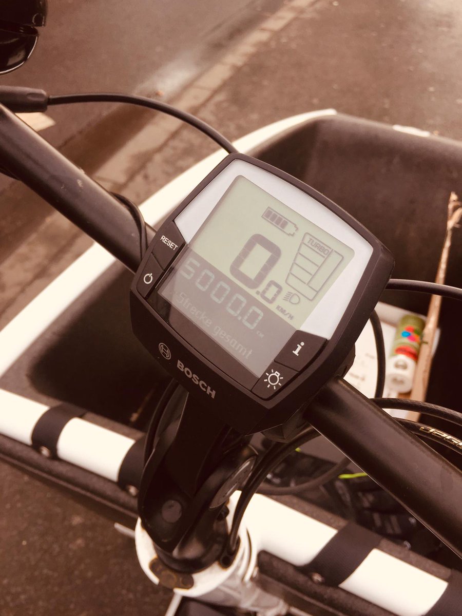 We did it: 2 years ago we abolished our 🚙. We use  🚲🚲🚲power. 

Result: 5k kilometers with our @UrbanArrowcom, fresh air and health. And on top: conversation and joy. 
🌈
Thanks to @sally80_  and our son.

@RADallianz @ADFC_Wi 

#bike
#verkehrswende
#trafficchange
#attidute