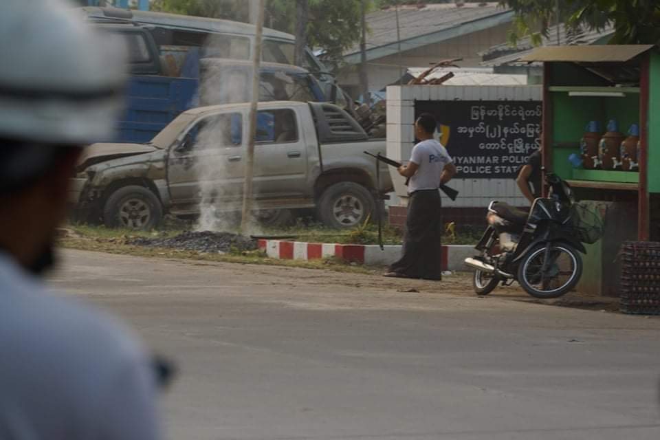 You really left in civilian clothes, didn't you?
 In front of Taungoo No. 2 Police Station
 Photo credit