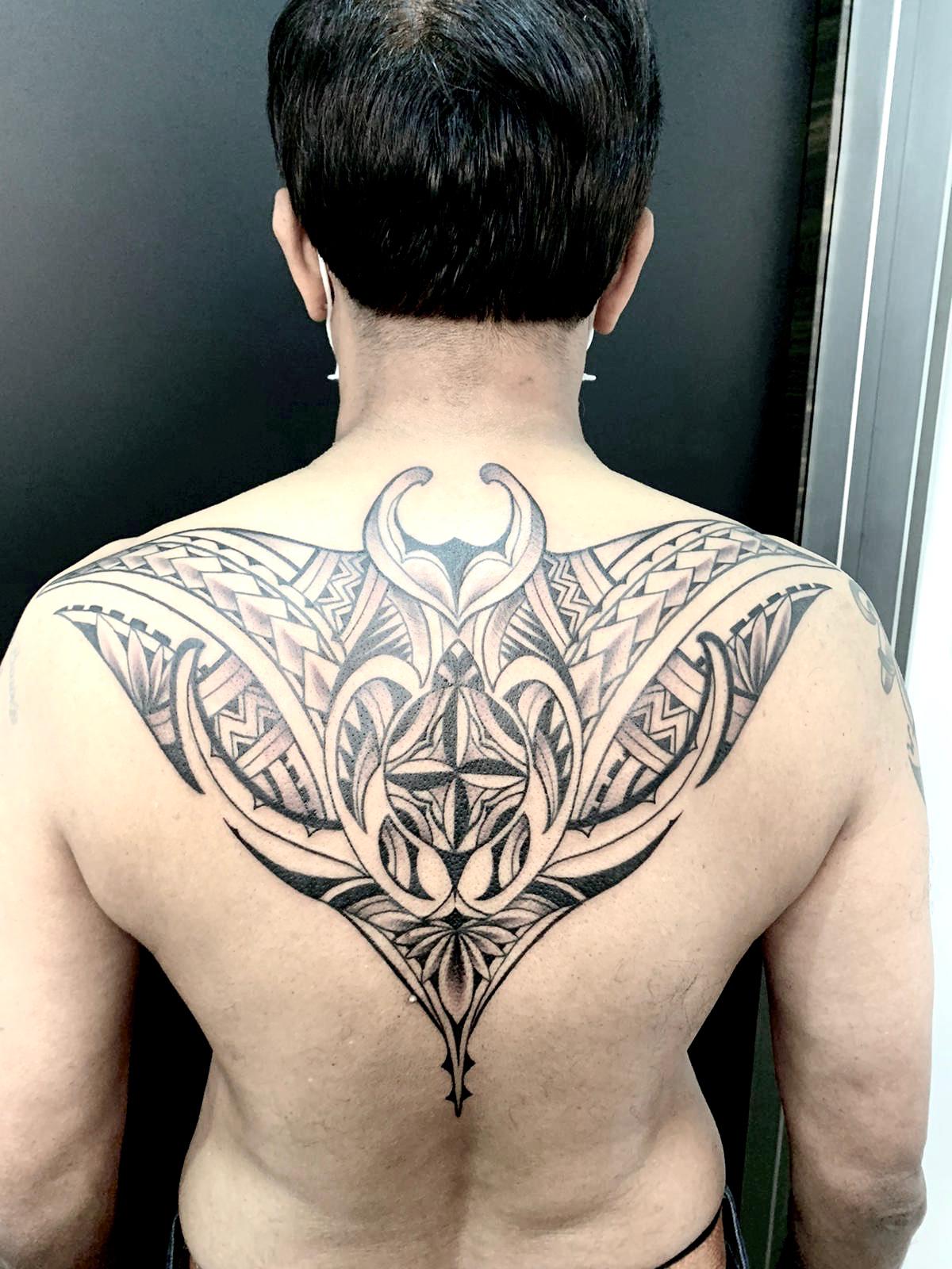 27 Striking Polynesian Tattoo Designs - SloDive | Hawaiian tattoo, Maori  tattoo, Samoan tattoo