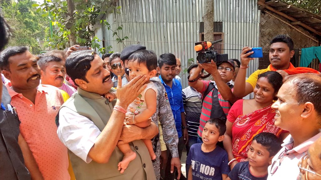 RahulSinhaBJP's tweet photo. Day - 1: #RahulSinhaForHabra

ভারতীয় জনতা পার্টির হাবরা বিধানসভা কেন্দ্রে নির্বাচনী প্রচার শুরু করলাম । 

#Vote4BJP #Vote4SonarBangla https://t.co/bslnSLl45H