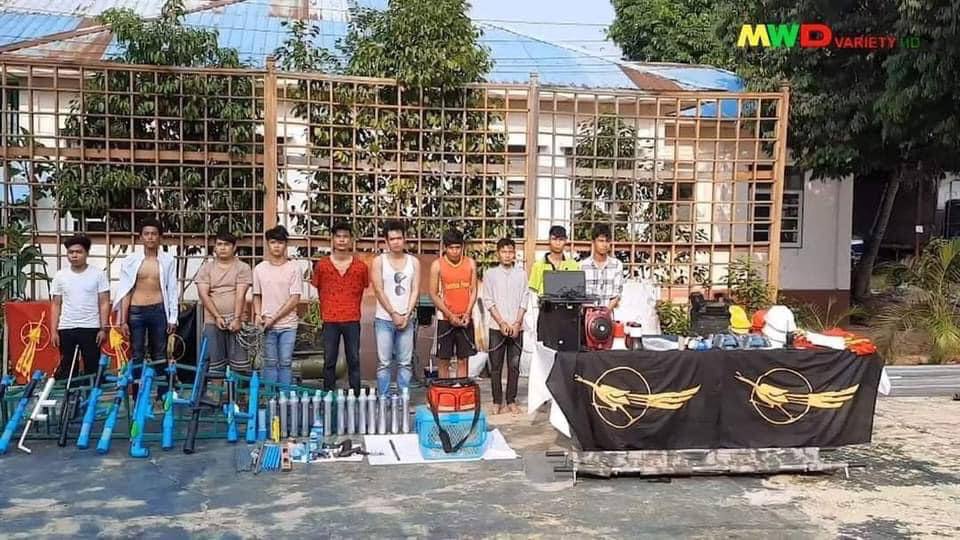 PhonePy16093252's tweet photo. Dawei general strike was brutally dispersed by military junta group and arrested at least 10 youths, including medical cover volunteers and those for protection of the crowd. 
R2P NOW
#WhatsHappeningInMyanmar
#Mar19Coup https://t.co/kAcv2Nmg2M