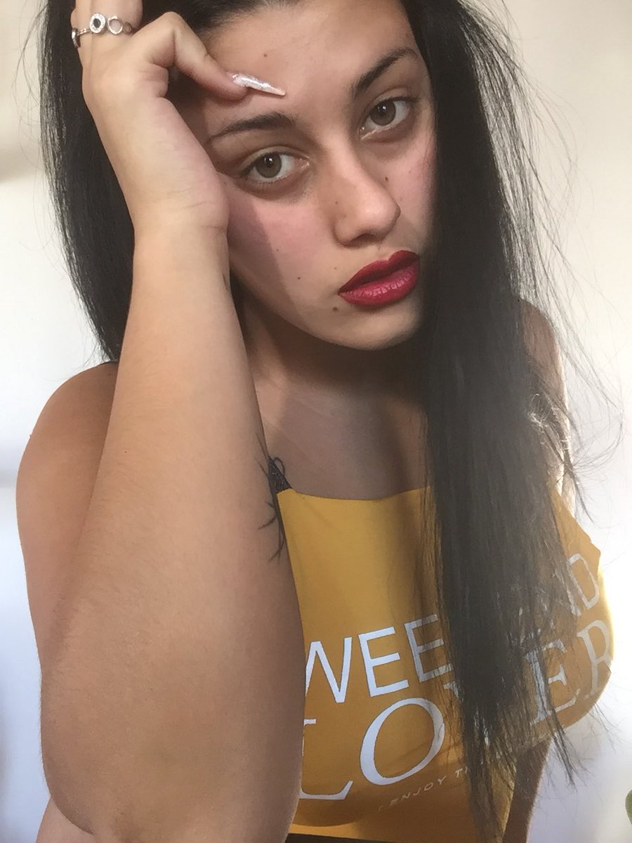 TiaraRod24's tweet photo. Sed🦋👑🍭 https://t.co/nrl7yT9I5T