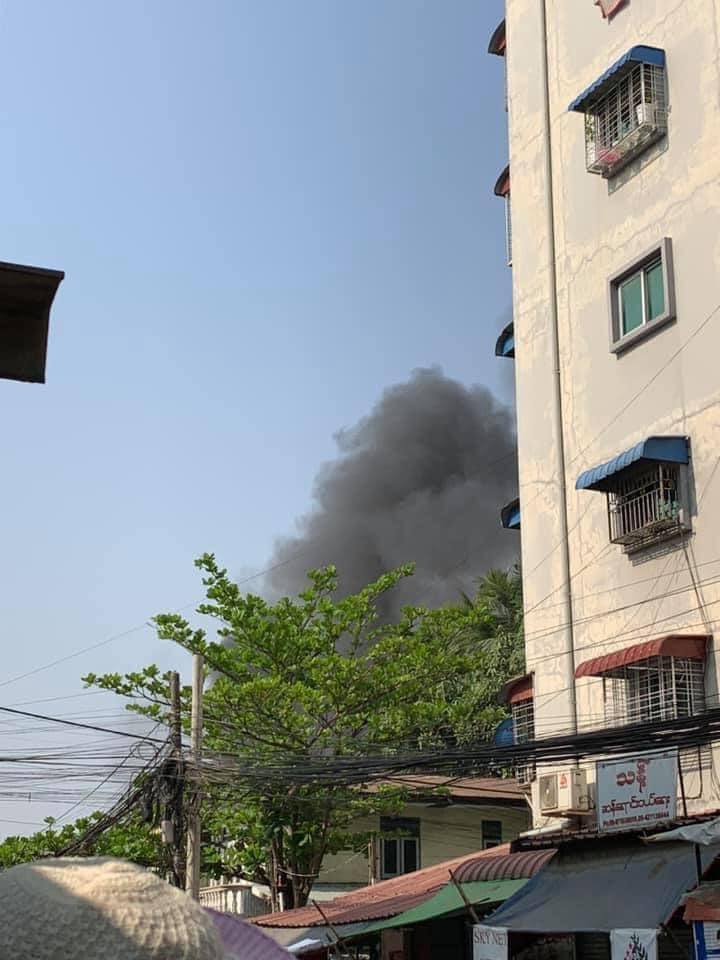PhonePy16093252's tweet photo. tw // fire 
Happened in Thuwanna. 
 The military junta burning stores, and ate watermelon without the knowledge of the store owner.
R2P NOW
#WhatsHappeningInMyanmar
#Mar19Coup https://t.co/RWNmWNL6N0
