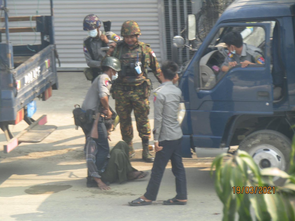 NanThandarAg's tweet photo. Myanmar Junta Army &amp; Police arrest the civilians for force labors, not only for force labors, also torture &amp; humiliated.
#SaveMyanmar #WhatIsHappeningInMyanmar #Myanmarcoup #CrimesAgainstHumanity #BurmaCoup https://t.co/7X3f1cdtbd