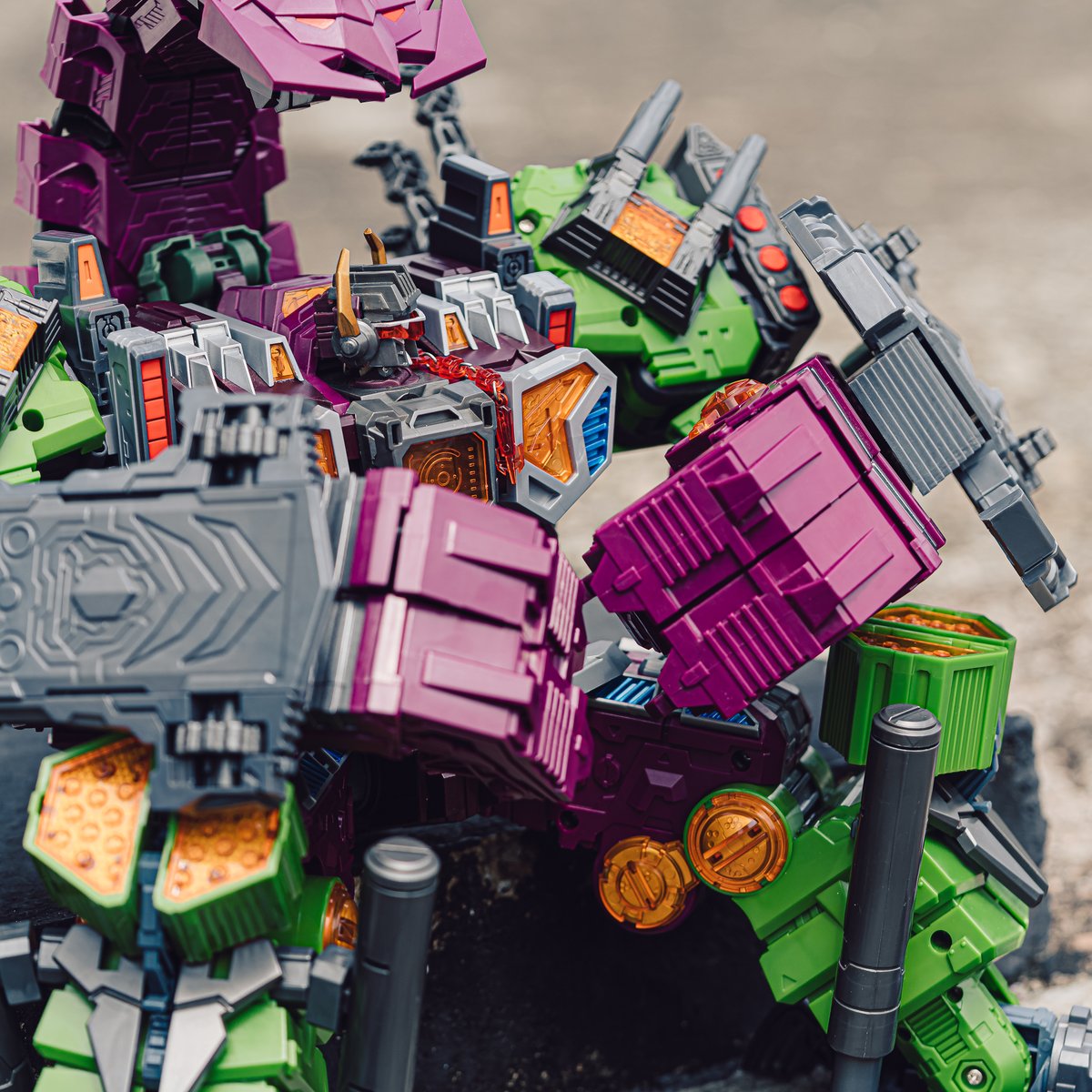 MagnusLabel's tweet photo. 【#JustMyMLSenses】
A Fortress & Megazarak’s March.
#MagnusLabel #Transformers #トランスフォーマー #FortressMaximus #フォートレスマキシマス #PerfectEffect #Warden #Megazarak #メガザラック #Scorponok #スコルポノック #Maketoys #Pandinus #toy #toys #photography #Hypebot #PoisonAF https://t.co/BfcVQUeuO5