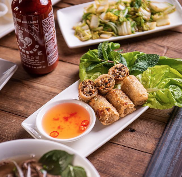 TunsgateQuarter's tweet photo. Enjoy the weekend with Pho to go! @PhoRestaurant

#pho #noodles #bowlsofpho #isupportguildford #visitsurrey #experienceguildford #mothersday #curry #love #saythankyou #celebrate #weekendtakeaway #tunsgatequarter https://t.co/NJ62qF5hYf