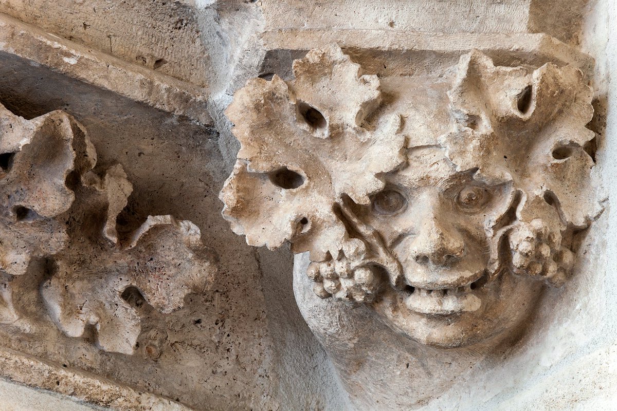 Businirmaslejos's tweet photo. BACO EN LA CATEDRAL
Toparse con una imagen de Baco, la divinidad romana del vino, en plena #CatedralDeBurgos, no resulta tan raro si tenemos en cuenta la importancia del vino en nuestro primer monumento. Si queréis buscar esta ménsula del #sXIV se encuentra en el claustro alto 📸 https://t.co/z1TSs8uuYH