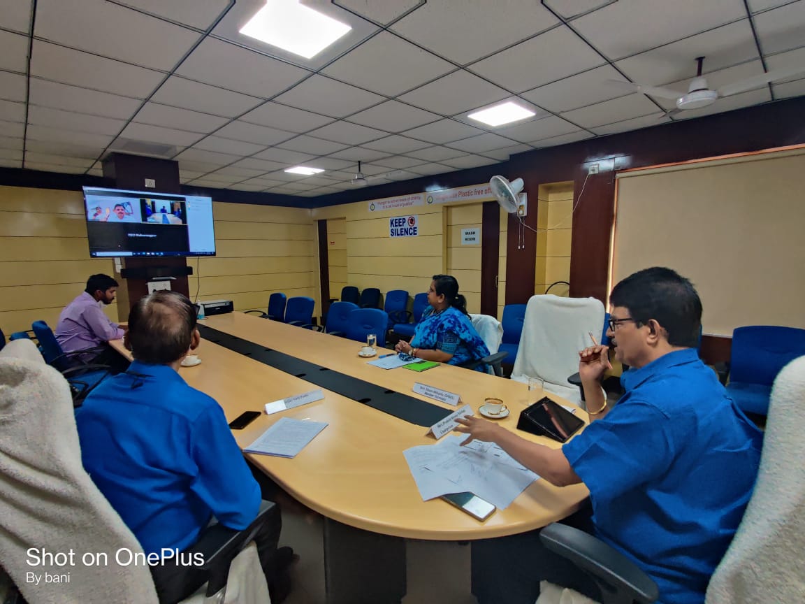 SFC_Odisha's tweet photo. A meeting with District officials of #AspirationalDistricts #NationalNutritionMissionDistricts #Nabarangpur to review implementation of various #FoodandNutritionSecurity programmes,covered under #NFSA, 2013 @Food_Odisha 
 @fooddeptgoi 
@pkmerkap @DMnabarangpur @WCDOdisha https://t.co/rJ1pALfrfG