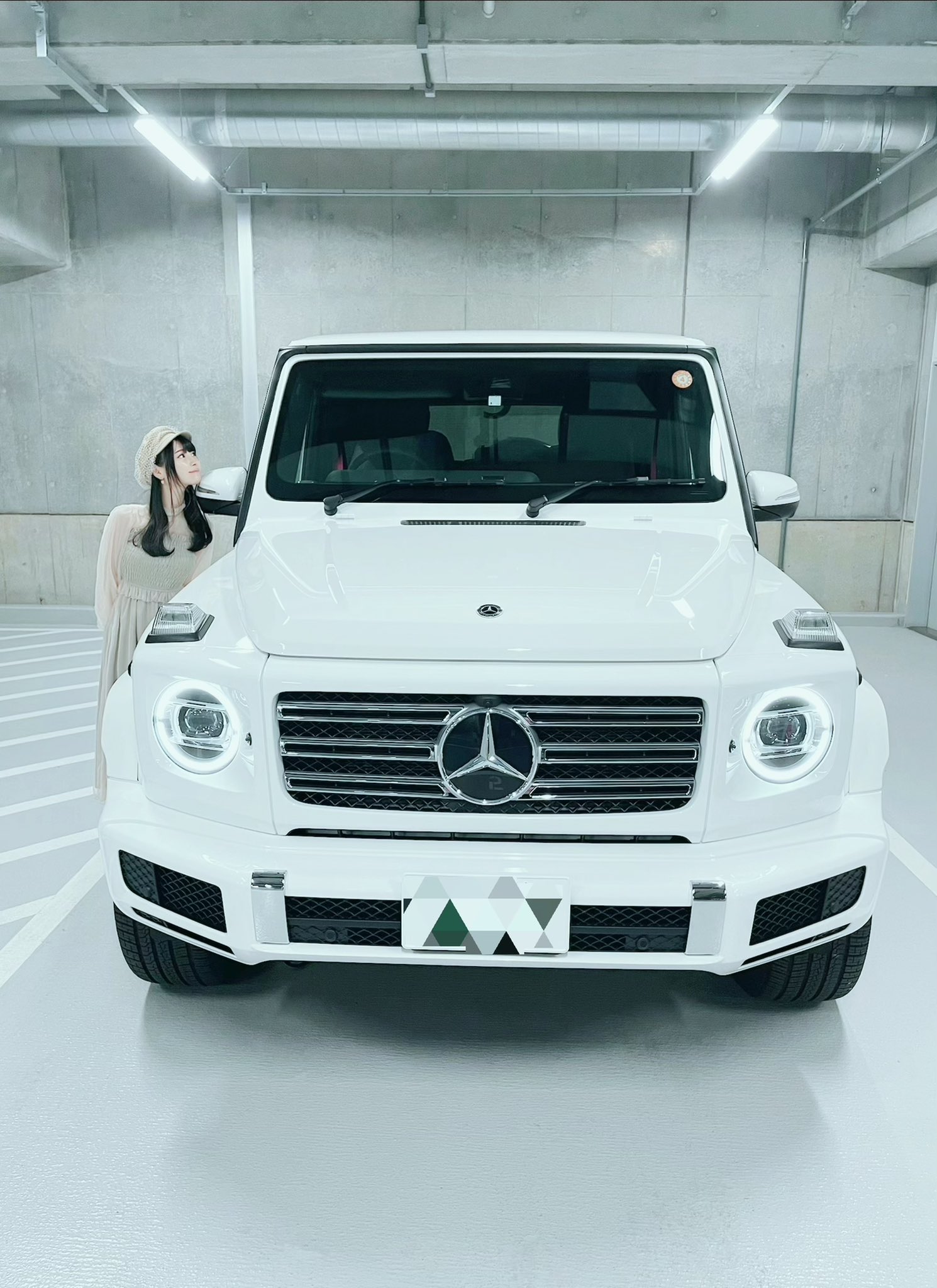Kanae フルモデルチェンジした新型ゲレンデ購入 貢ぎ物じゃありません ラグジュアリー仕様タイプにした 新車 の匂いが好きだからこの匂いが消えるまで芳香剤置かない ゴツかわ ナンバーは愛猫のルーチェの誕生日 外観 内装 乗り心地もいいから