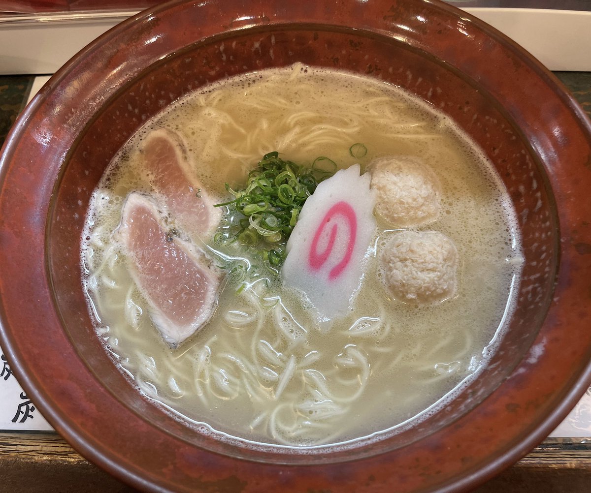 ノリクロサンボ على تويتر 今日は泉大津市にある らぁめん まるなか さんに来ました 今回は塩ラーメンを頂きましたが 次回は豚骨も頂いてみたいです 丼付けて税込1000円 しかも替え玉付き 替え玉でも麺の種類も変えれます 泉大津市 ラーメン らぁめんまる