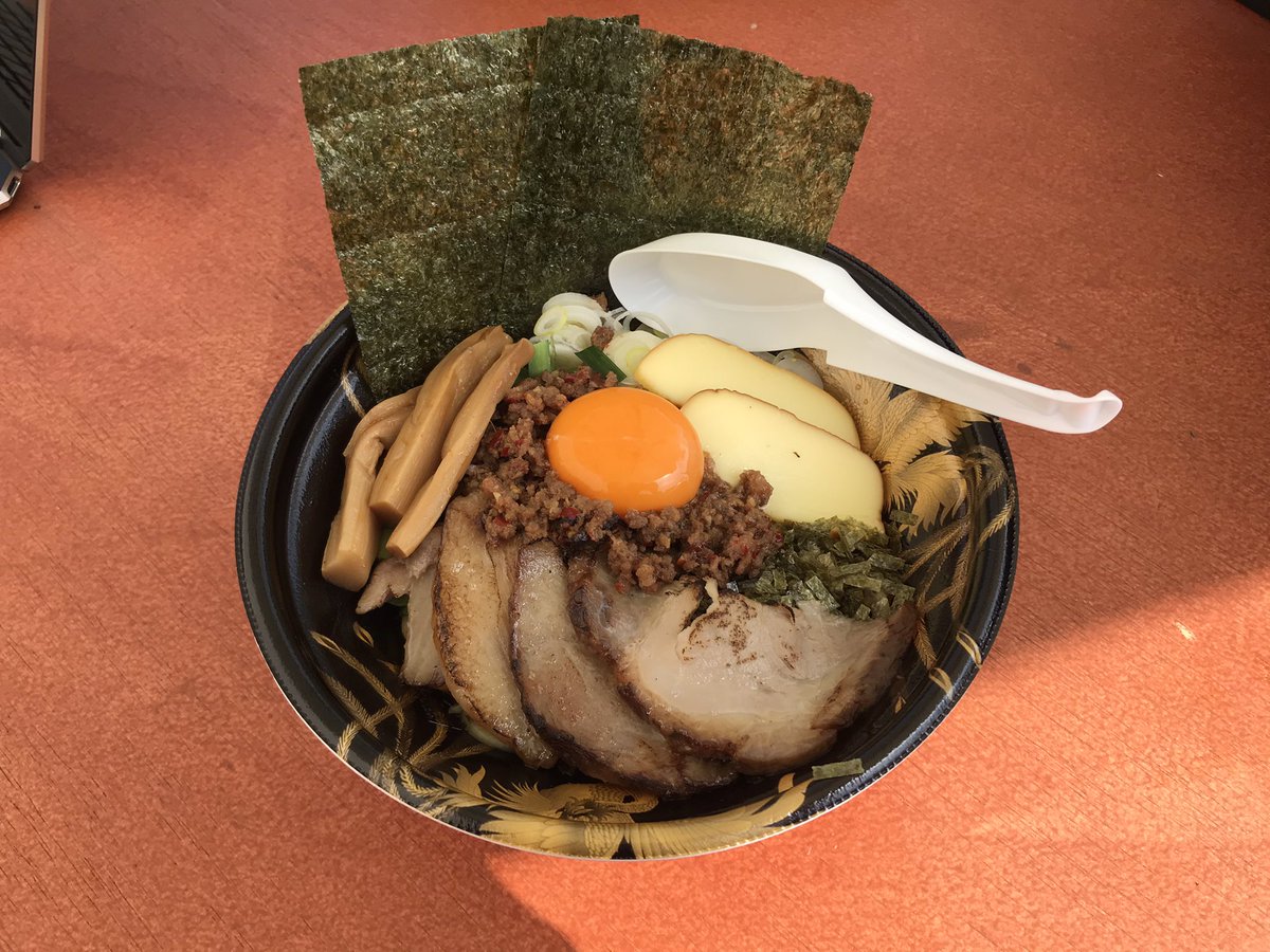 公式 Oktober Fest 全国ラーメングランプリ In 新宿西口開催中 本日ご紹介するのはまぜそば らーめんwithさんの 台湾まぜそば です 台湾まぜそばの本場 愛知出身の店主が作る本物のまぜそば ピリ辛の挽肉と玉子とまぜそば専用のタレ それに