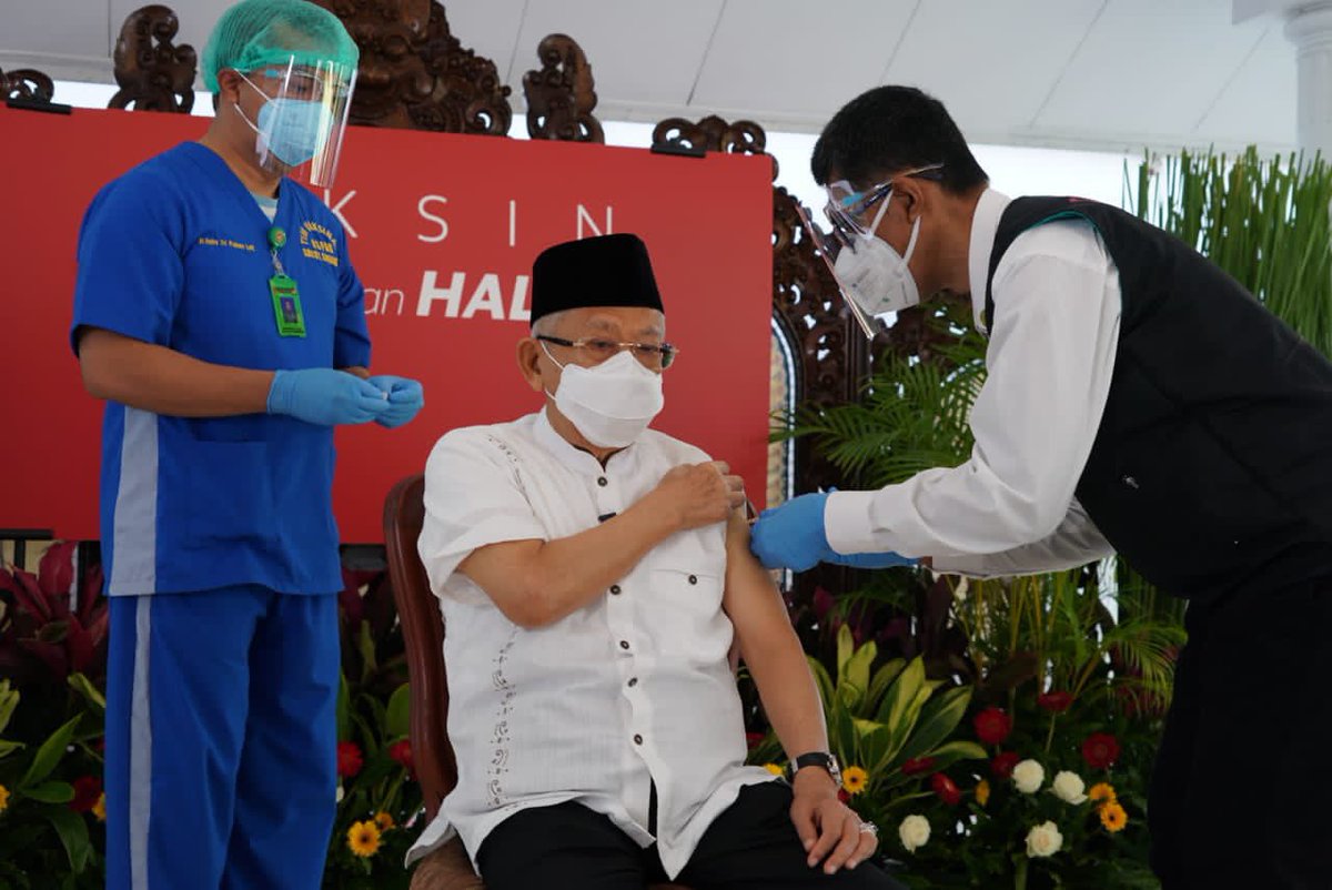 KemensetnegRI's tweet photo. Pada hari Rabu (17/03/21), Wakil Presiden K. H. Ma’ruf Amin dan Ibu Wury Ma’ruf Amin menerima vaksin Covid-19 dosis kedua. Proses vaksinasi dilaksanakan pada pukul 08.30 WIB di Kediaman Resmi Wapres, Jl. Diponegoro No. 2 Jakarta Pusat.

Foto: Yohanes dan Dony - BPMI Setwapres https://t.co/bXHuYc386K