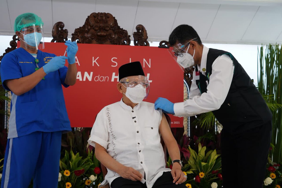 KemensetnegRI's tweet photo. Pada hari Rabu (17/03/21), Wakil Presiden K. H. Ma’ruf Amin dan Ibu Wury Ma’ruf Amin menerima vaksin Covid-19 dosis kedua. Proses vaksinasi dilaksanakan pada pukul 08.30 WIB di Kediaman Resmi Wapres, Jl. Diponegoro No. 2 Jakarta Pusat.

Foto: Yohanes dan Dony - BPMI Setwapres https://t.co/bXHuYc386K