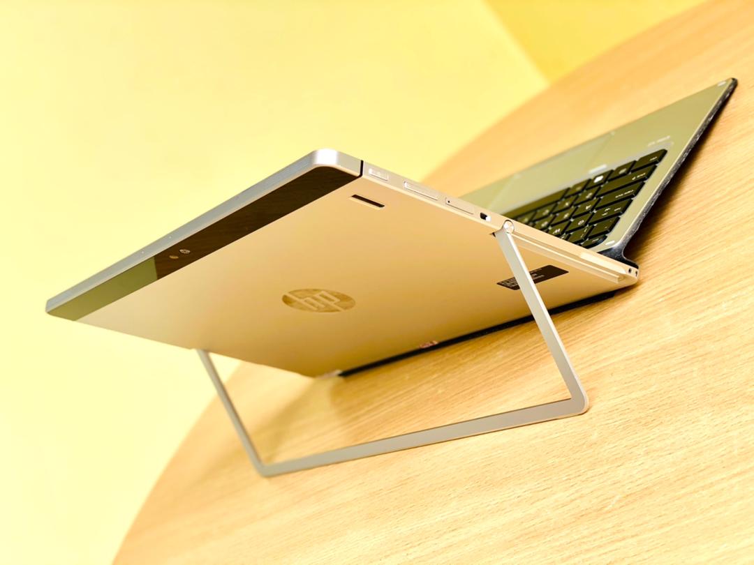 Dinamite256's tweet photo. @Naritechug avails an HP Split X2 1012, 
Processor: Intel Core M5 6th gen,
Memory: 8 GB ram, 
Storage: 256 GB SSD
Display: 12” (1920x1280) Touch screen
WIFI, Bluetooth
HD webcam
Windows 10 Pro 64 bit Edition
1yr warranty

Call/WhatsApp: 0756558906
#NaritechComputers https://t.co/IoB0cR1r5g