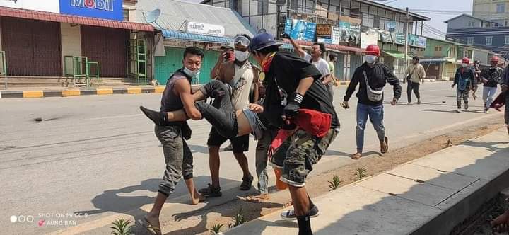 In Aung Pan, a man was shot in the neck with live ammunition

#Mar19Coup
#Aungpan
#WhatsHappeningInMyanmar
