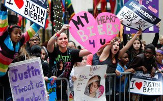 snubuu's tweet photo. This new Justin Bieber album got me like https://t.co/gBzzoTZsFR