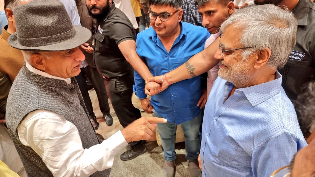mlaruparam's tweet photo. कल जयपुर में परबतसर से युवा विधायक @RamniwasGawriya जी एवं डॉ. मोनिका सारण जी को सुखद दांपत्य जीवन का आशीर्वाद दिया, मेरी और से नवविवाहित जोड़े को बहुत-बहुत बधाई एवं शुभकामनाएं, आप दोनों हमेशा सुखी रहें, खुश रहें, स्वस्थ रहें और आपका वैवाहिक जीवन मंगलमय हो।
@DrSatishPoonia https://t.co/dBwtkFOm6U
