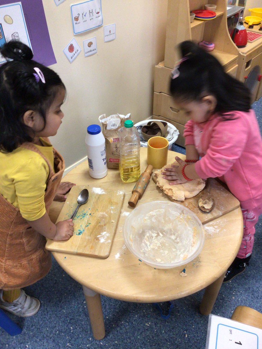 We noticed we had ran out of play dough, so we decided to follow a simple recipe to create our own. We worked together to measure, pour and mix the ingredients. Once we were happy with our dough we spent the afternoon using the tools/equipment to create biscuits and cakes!
