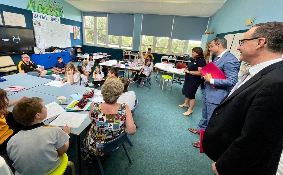 dizdarm's tweet photo. Collaboration is a crucial ingredient to the outstanding teaching on show at Wollongong West Public School. It was wonderful to hear teachers meet regularly to analyse lessons and provide feedback. Well done Michelle Barnes &amp; staff for your commitment to all your students. https://t.co/6Xd3da9w7x