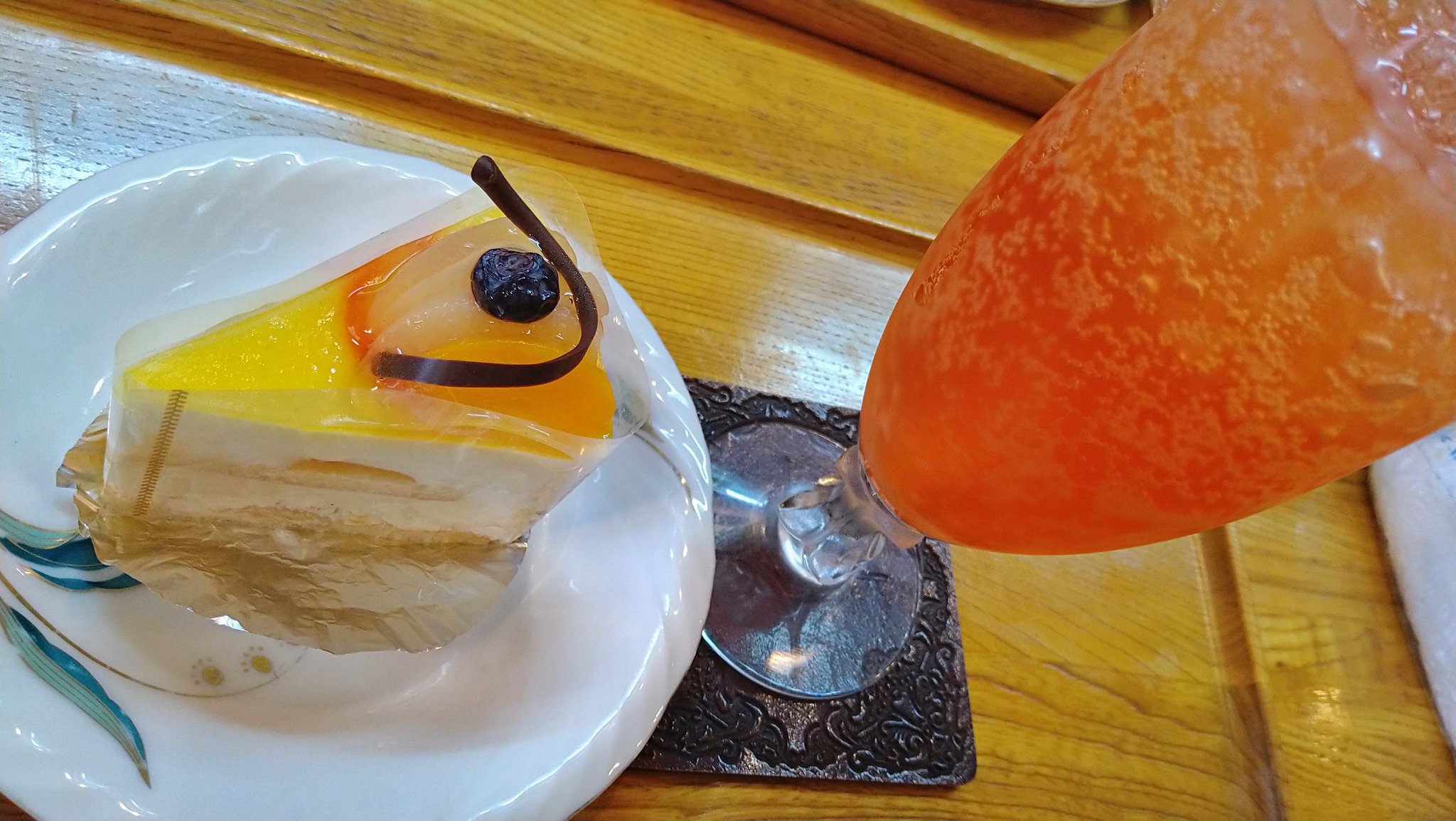 ていぞう 桃のチーズケーキ 黄桃と白桃の甘さとさっぱりチーズケーキ グレナデンソーダ 甘酸っぱいザクロのソーダ 鷺沼駅前の洋食店 アリスのきっちんるーむ 昭和感満載のどこか懐かしい純喫茶 川崎市 宮前区 鷺沼 喫茶店 洋食店 チーズ