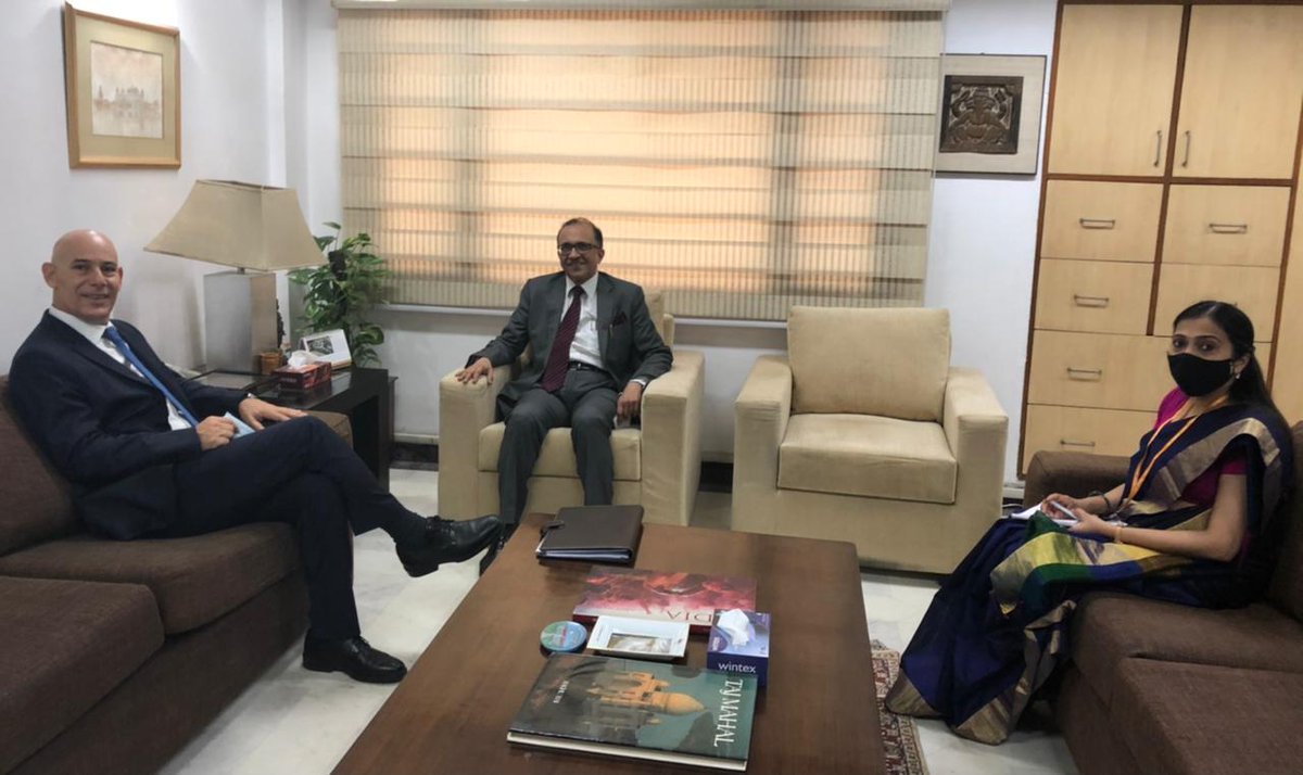 SSIFS_MEA's tweet photo. H.E. Dr. Ron Malka, Ambassador of Israel to India, addressed and interacted with Indian Foreign Service Officer Trainees (2020 Batch) &amp; Bhutanese Diplomats. 🇮🇱🇮🇳🇧🇹 https://t.co/BrTpzf7jcY