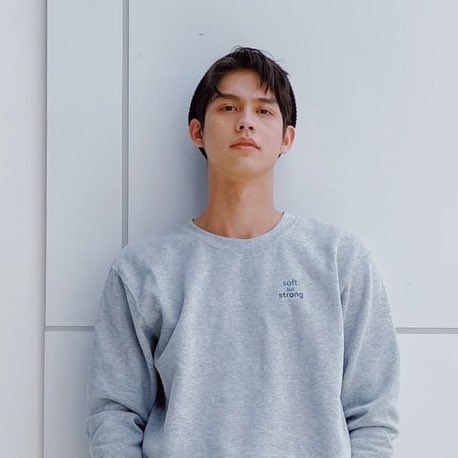 luvvlips's tweet photo. want to see them wearing it together 🥺 #ไบร์ทวิน https://t.co/0MERzbkmh7