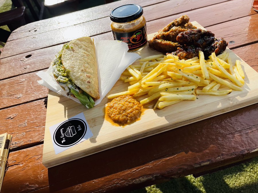 kele_Teboho's tweet image. Proud supplier of the groovy bite.Good people, good food, good time.Dipping in hot multi purpose sauce marinade.😉⚡️🥺🌶Make sure to also grab your chilli the bite multi purpose sauce marinade.For more queries:0653851134. #chillithebite @Chillithebite1