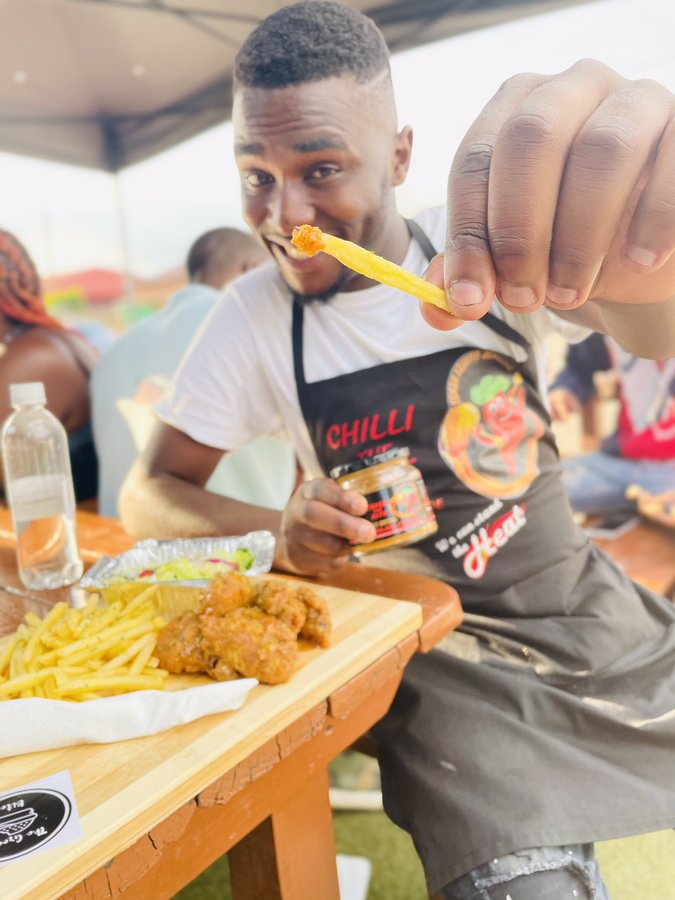 kele_Teboho's tweet image. Proud supplier of the groovy bite.Good people, good food, good time.Dipping in hot multi purpose sauce marinade.😉⚡️🥺🌶Make sure to also grab your chilli the bite multi purpose sauce marinade.For more queries:0653851134. #chillithebite @Chillithebite1