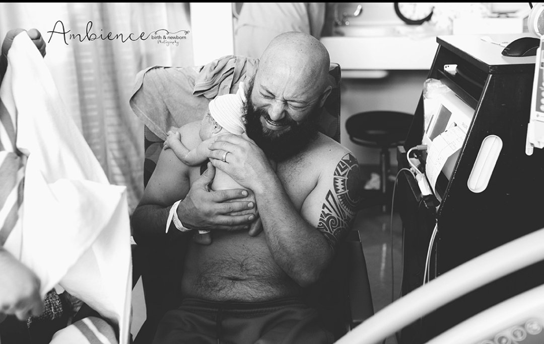 Feliz día a todos los padres, especialmente a los que tienen este brillo en los ojos.
Buenos días.